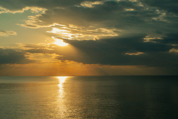 Obraz premium Sunset over Water