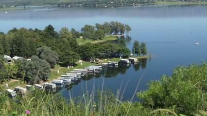 Embarcadero en el lago