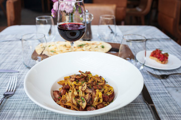 Fettuccine Salsiccia e Funghi
