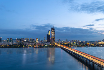 Fototapeta premium A night view of the Han River near Mapo Bridge, seoul korea