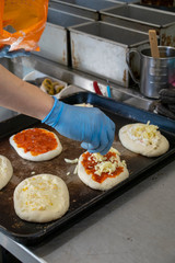 パン生地にトッピングする