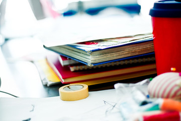 デザイナーのデスク風景