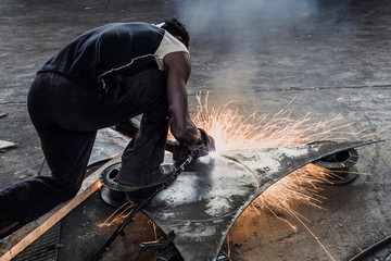 Manual worker with a plasma cutter