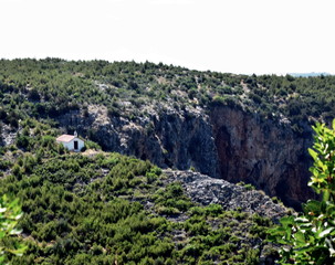 Obraz premium small Greek church on the mountain