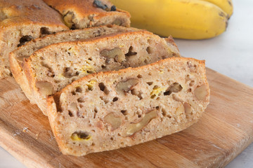 Cake of banana and nuts