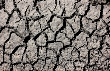 structure of the earth cracked by heat