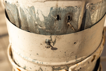 Screw screwed into a broken drain pipe