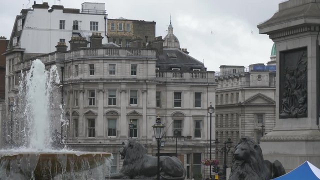 A fountain and sculptures of lions in the Trafalgar Square in London.