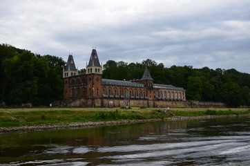 Fototapeta premium Crucero por el rio Elba