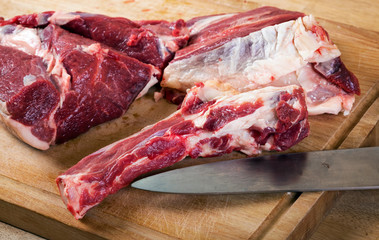 Separation of a raw mutton meat with rib