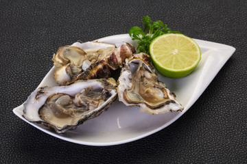 Oysters with lime and parsley