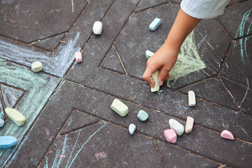 chalk draw on asphalt road
