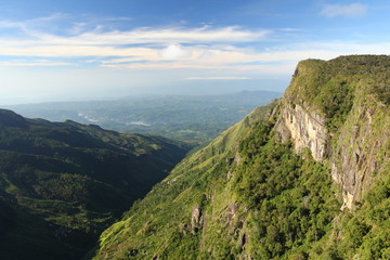 Fototapeta na wymiar Sri Lanka - Horton Plains National Park - clifftop view