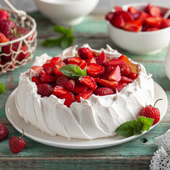Pavlova cake with fresh strawberry