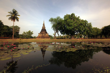 Fototapeta na wymiar ASIA THAILAND SUKHOTHAI WAT MAHATHAT BUDDHA