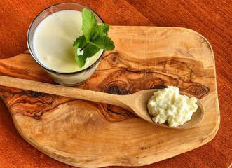 Kefir enriched with some mint leaves
