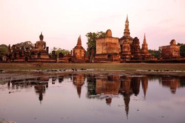 Fototapeta premium ASIA THAILAND SUKHOTHAI TEMPLE STUPA