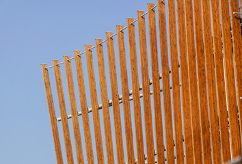 Obraz premium Modern architectural construction of wooden slats with half-round, openwork design