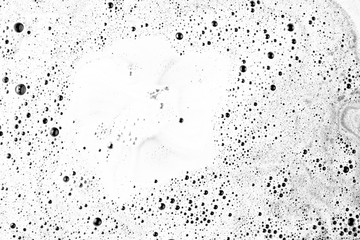 Monochromatic bath bombs in water