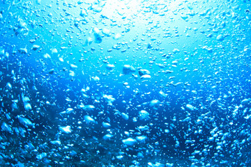 水中、湧き出る泡