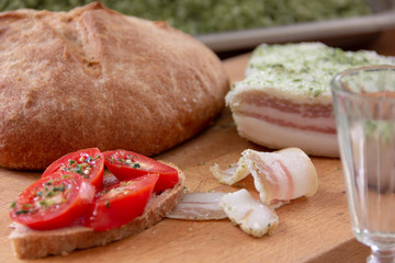 bread, tomatoes and salted lard