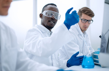 Naklejka premium group of scientists are conducting experiments with the liquid