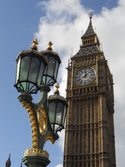 Fototapeta na wymiar big ben et un lampadaire, Londres, Angleterre