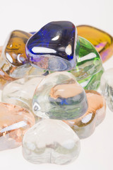 Glasherzchen in Nahaufnahme - Symbolfoto f&uuml;r Liebe