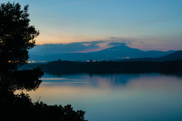 Obraz na płótnie Canvas Marathonas lake view at sunset
