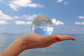 Glaskugel auf Hand Zakynthos‎, Griechenland