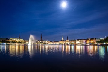 Obraz premium Hamburg Binnenalster bei Nacht