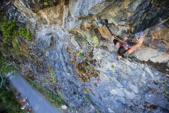 A woman starts up the bulge on the overhung La Vida Locomotive (5.11a) at Exit 38 near Seattle, Washington.