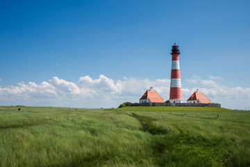 Fototapeta na wymiar Leuchtturm Westerheversand; Halbinsel Eiderstedt; Schleswig-Holstein