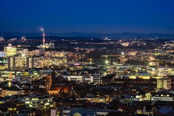 Fototapeta na wymiar Aussicht über Stuttgart zur blauen Stunde
