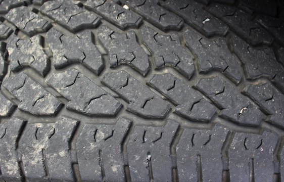 Used truck tire tread pattern