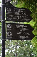 Drogowskaz turystyczny - zabytki z listy UNESCO w Polsce © Ewa