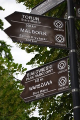 Drogowskaz turystyczny - zabytki z listy UNESCO w Polsce © Ewa