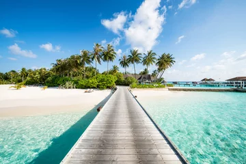 Fototapete Insel Sommerurlaub auf einer tropischen Insel mit wunderschönem Strand und Palmen