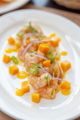 Ceviche de camarón y mango
