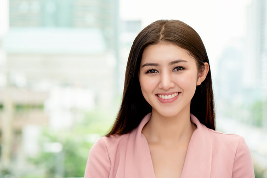Asian women smiling beautiful teeth Which is caused the care in brushing teeth every day Making good personality in society And has  beautiful face with good skin Makes you feel happy in everyday life