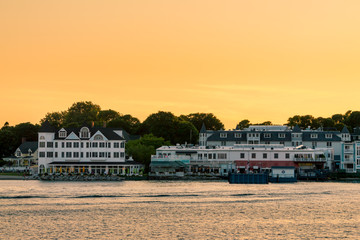 Naklejka premium Beautiful sunset cascading over Mackinac Island during the summer in Michigan