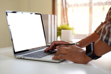 Fototapeta premium Makiety przestrzeni kopii Pusty ekran koncepcja biznesowa praca na laptopie.