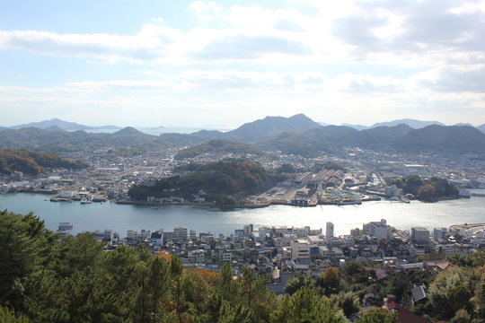 川と空の遠景
