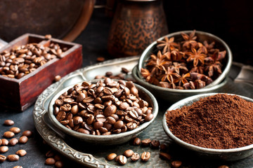 Roasted coffee beans and ground coffee
