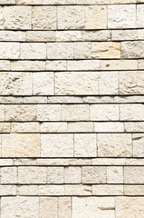 ベージュ色の石壁