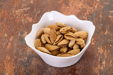 Unpeeled Almonds nuts