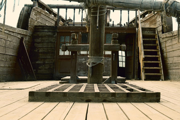 mast van het oude houten schip
