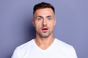 Obraz premium Close up photo amazing he him his middle age macho perfect appearance open mouth big epic fail loser not believe eyes awful terrible bad situation wear casual white t-shirt isolated grey background