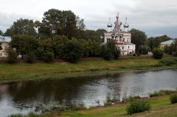 Fototapeta na wymiar Vologda Russia, Russian Orthodox church across the river on an overcast day