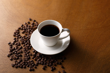 テーブルの上のコーヒー